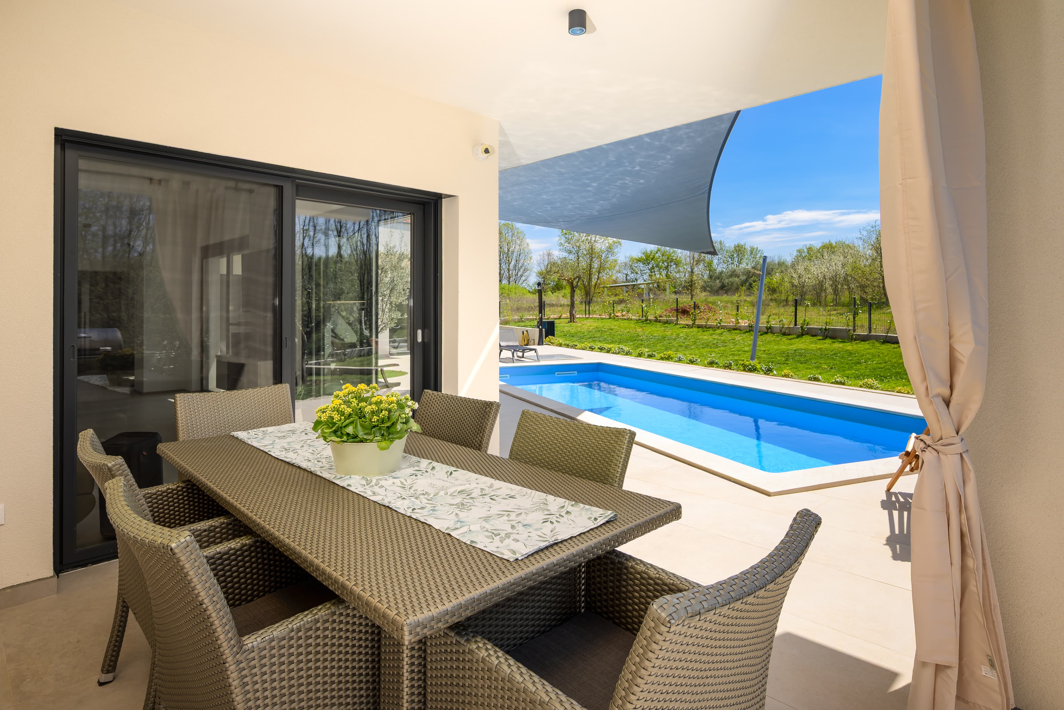 Outdoor dining terrace